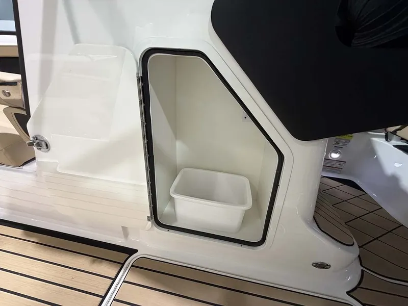 Slide: The Image of Sea Ray SLX 260 Surf 2026 - 19