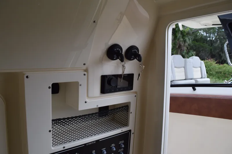 Slide: The Image of Scout 305 LXF 2026 - 22