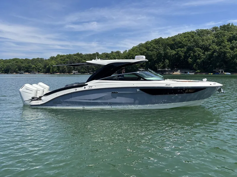 Slide: The Image of Sea Ray SLX 360 OUTBOARD 2026 - 1