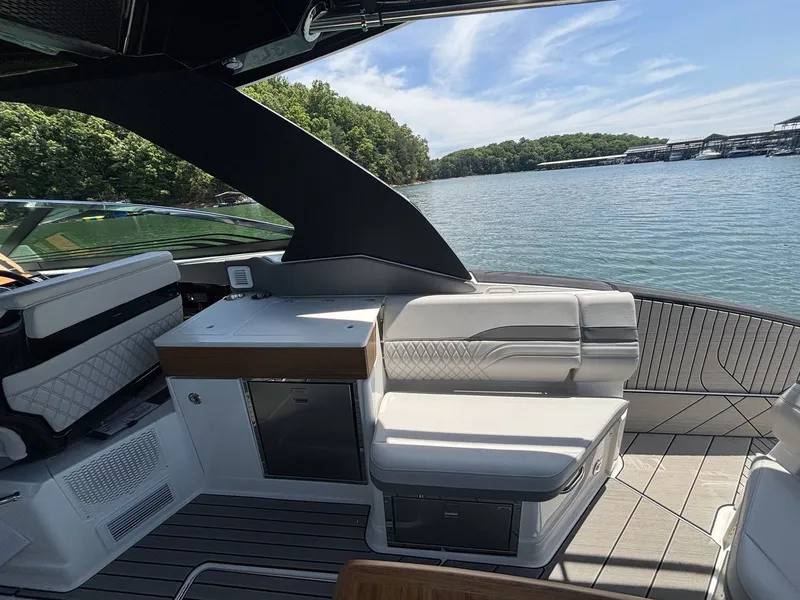 Slide: The Image of Sea Ray SLX 360 OUTBOARD 2026 - 10