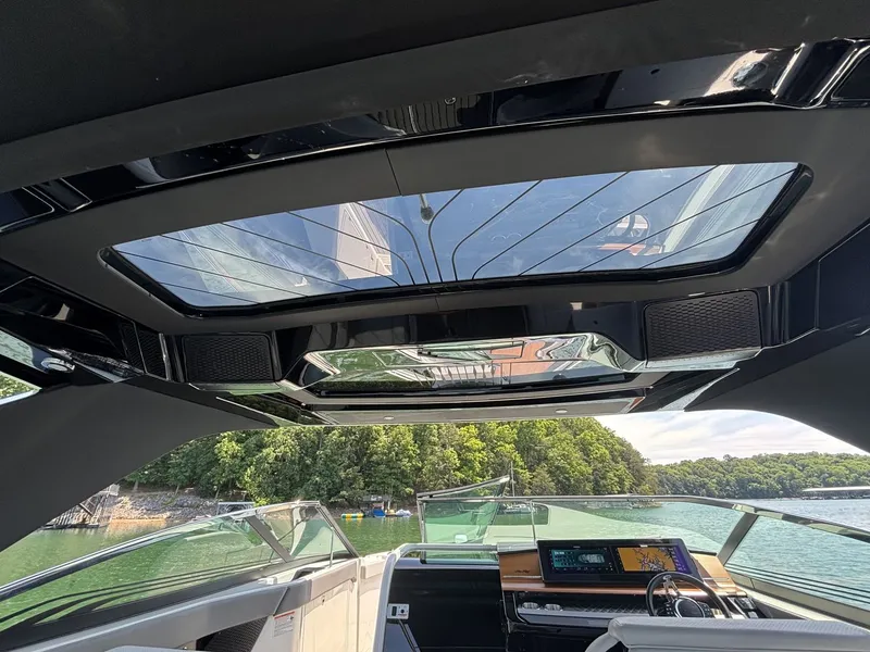 Slide: The Image of Sea Ray SLX 360 OUTBOARD 2026 - 11