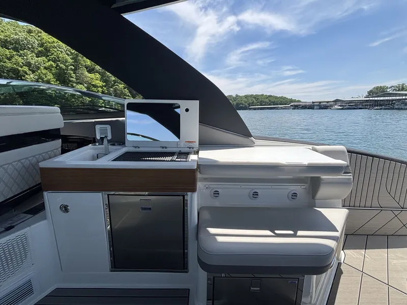 Slide: The Image of Sea Ray SLX 360 OUTBOARD 2026 - 13