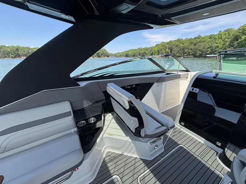 Slide: The Image of Sea Ray SLX 360 OUTBOARD 2026 - 14