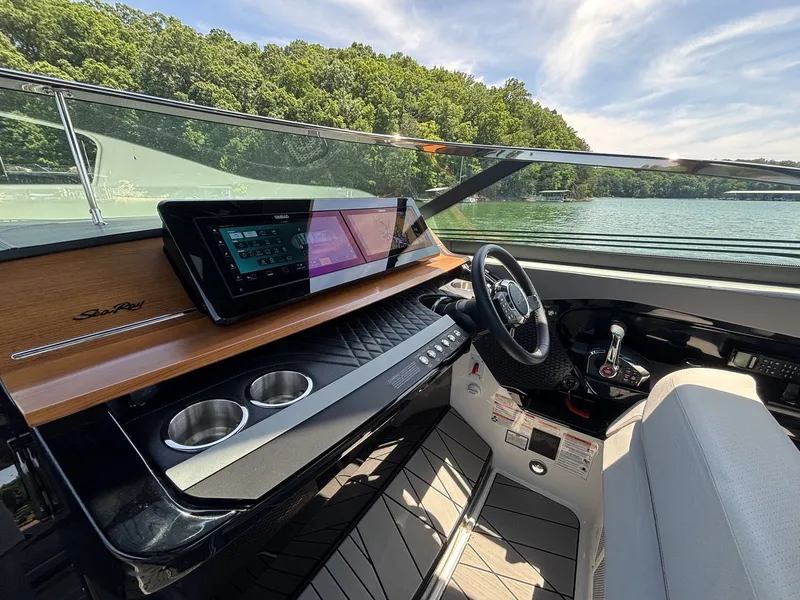 Slide: The Image of Sea Ray SLX 360 OUTBOARD 2026 - 17