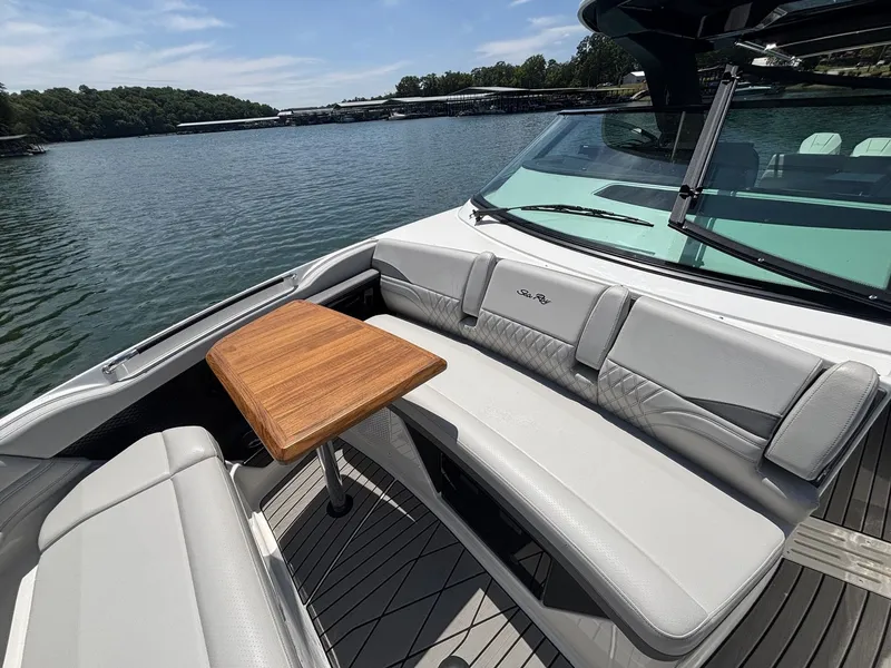 Slide: The Image of Sea Ray SLX 360 OUTBOARD 2026 - 21
