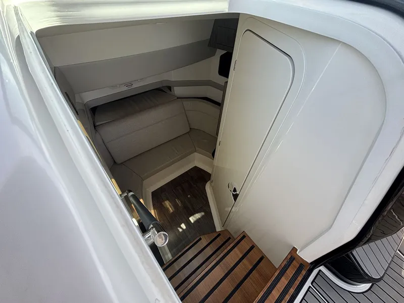 Slide: The Image of Sea Ray SLX 360 OUTBOARD 2026 - 24