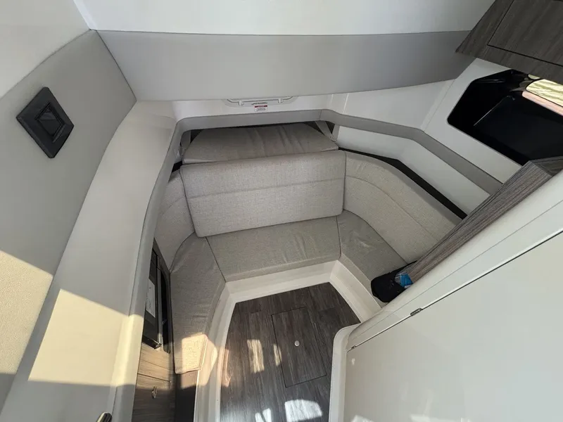 Slide: The Image of Sea Ray SLX 360 OUTBOARD 2026 - 25