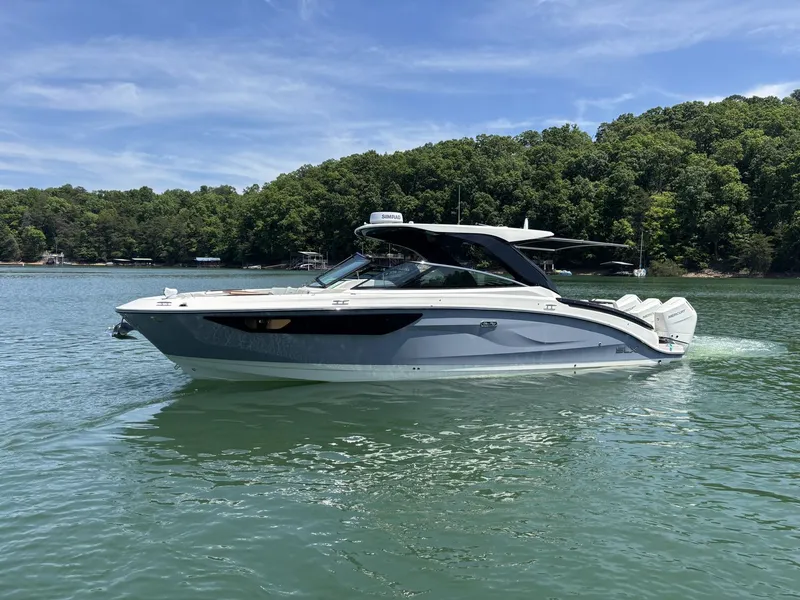 Slide: The Image of Sea Ray SLX 360 OUTBOARD 2026 - 28