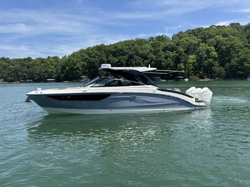Slide: The Image of Sea Ray SLX 360 OUTBOARD 2026 - 29