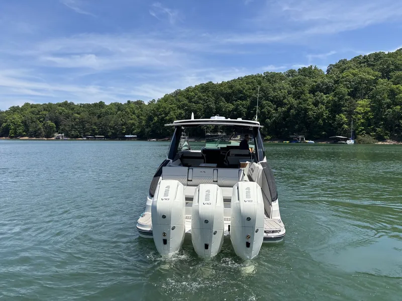 Slide: The Image of Sea Ray SLX 360 OUTBOARD 2026 - 31