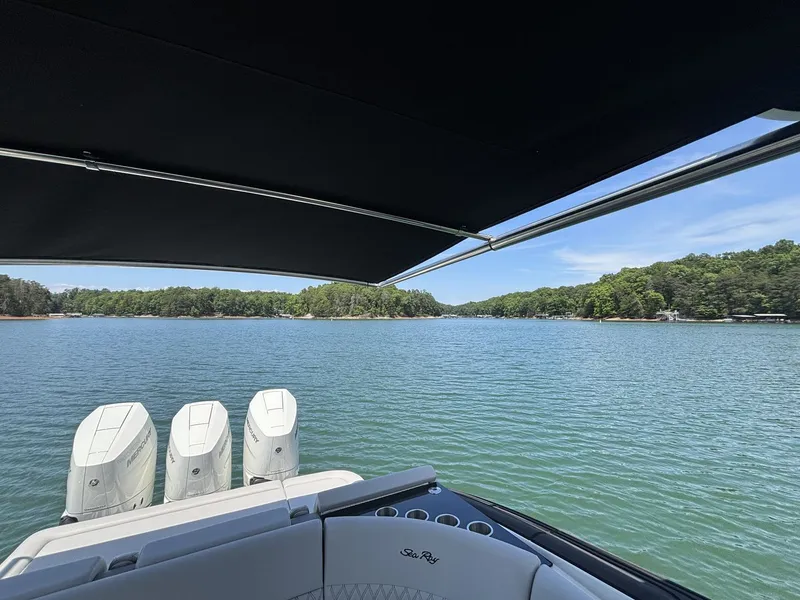 Slide: The Image of Sea Ray SLX 360 OUTBOARD 2026 - 34