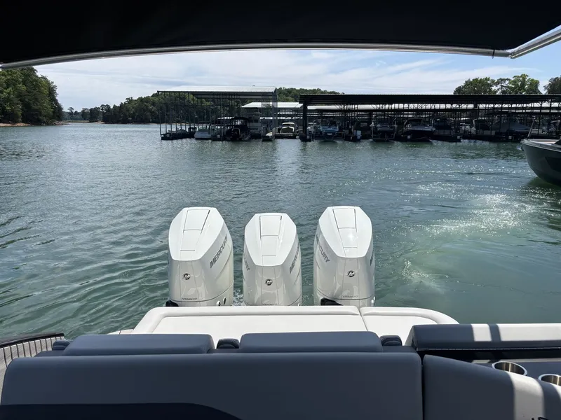 Slide: The Image of Sea Ray SLX 360 OUTBOARD 2026 - 4