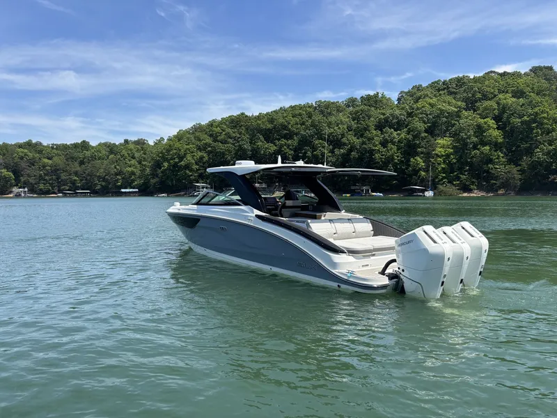 Slide: The Image of Sea Ray SLX 360 OUTBOARD 2026 - 5