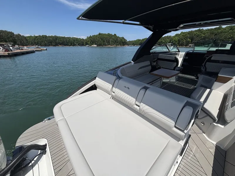 Slide: The Image of Sea Ray SLX 360 OUTBOARD 2026 - 6