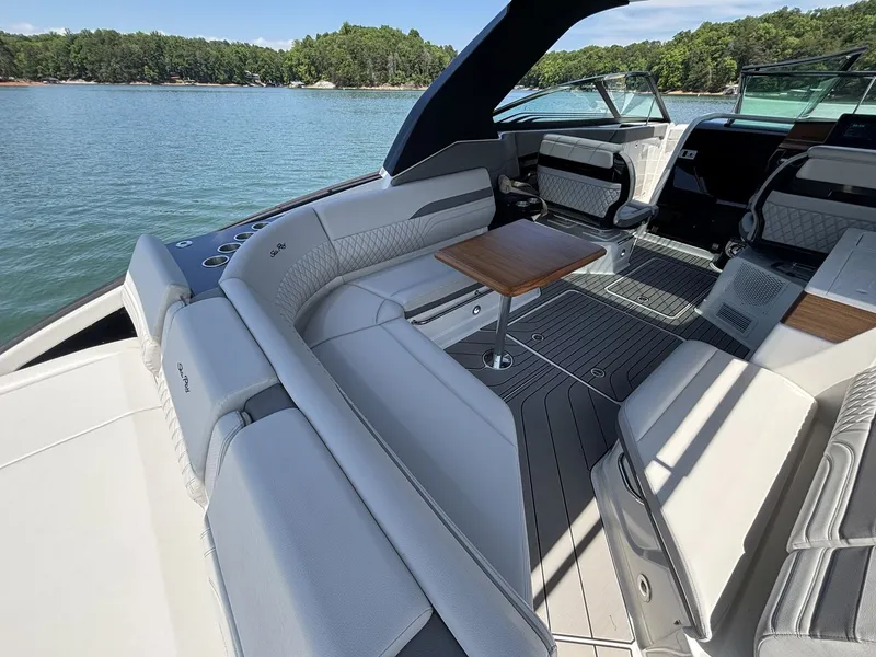 Slide: The Image of Sea Ray SLX 360 OUTBOARD 2026 - 7