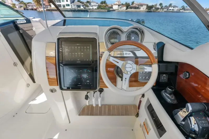 Slide: The Image of Chris-Craft Launch 35 GT OB 2021 - 52