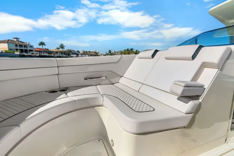 Slide: The Image of Chris-Craft Launch 35 GT OB 2021 - 57