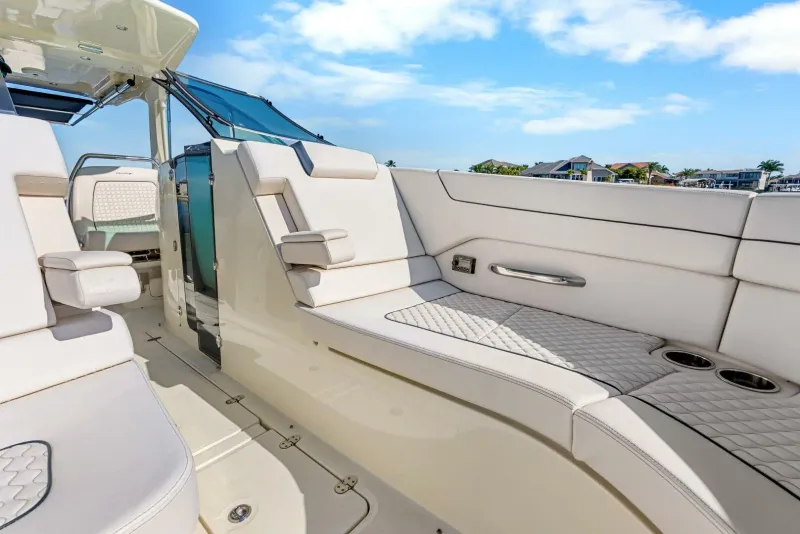 Slide: The Image of Chris-Craft Launch 35 GT OB 2021 - 58