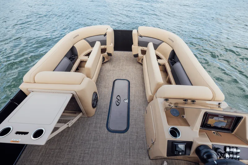 Slide: The Image of Harris 230 Cruiser 2025 - 28