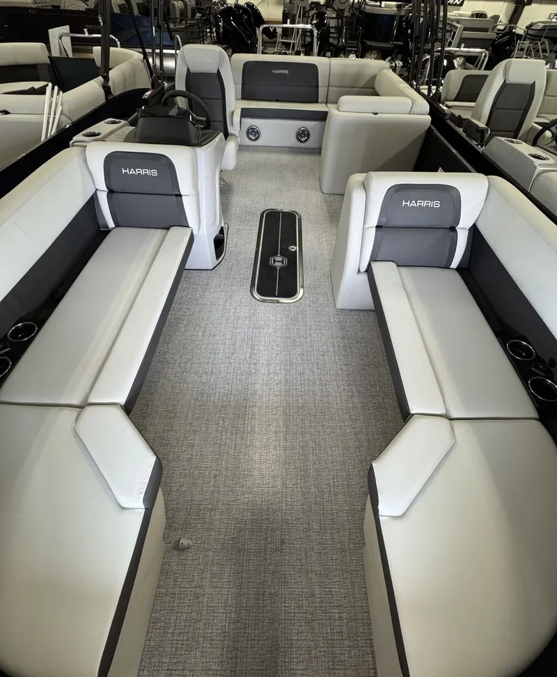 Slide: The Image of Harris 230 Cruiser 2025 - 16