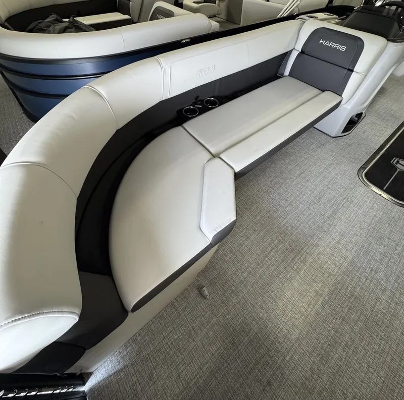 Slide: The Image of Harris 230 Cruiser 2025 - 14