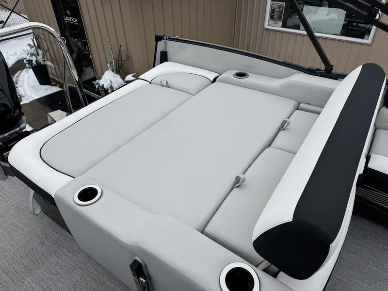 Slide: The Image of Avalon Catalina Cruise Rear Bench 23 FT 2026 - 7