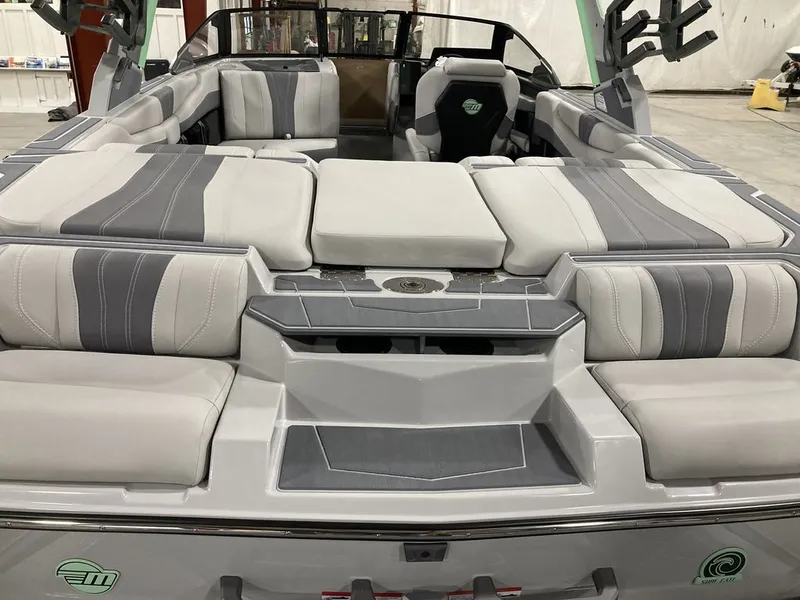Slide: The Image of Malibu 22 LSV 2026 - 3