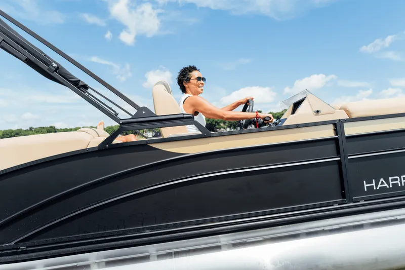 Slide: The Image of Harris 230 Cruiser 2025 - 2