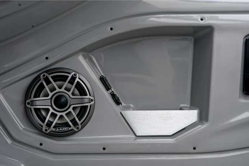 Slide: The Image of Harris Grand Mariner 250 2025 - 22