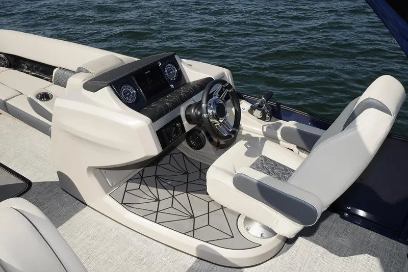 Slide: The Image of Harris Grand Mariner 250 2025 - 24