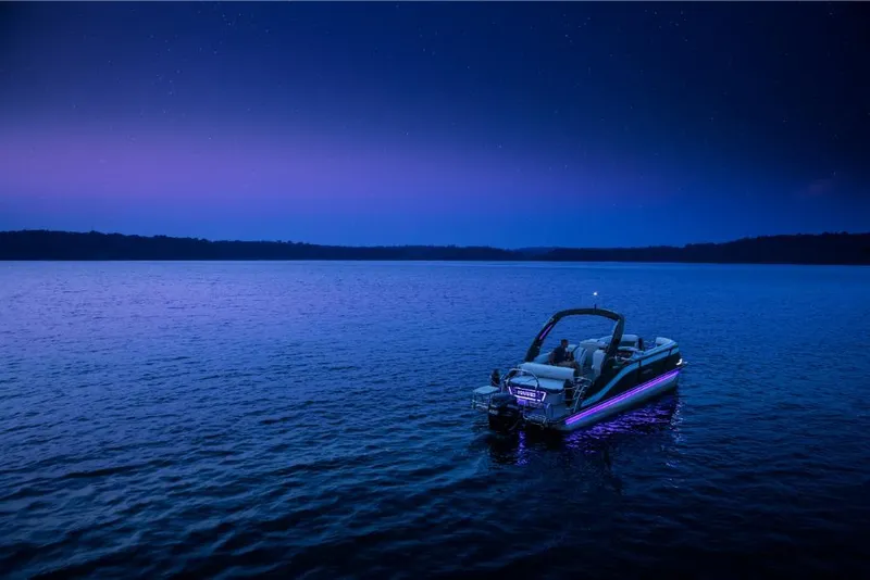 Slide: The Image of Harris Grand Mariner 250 2025 - 5