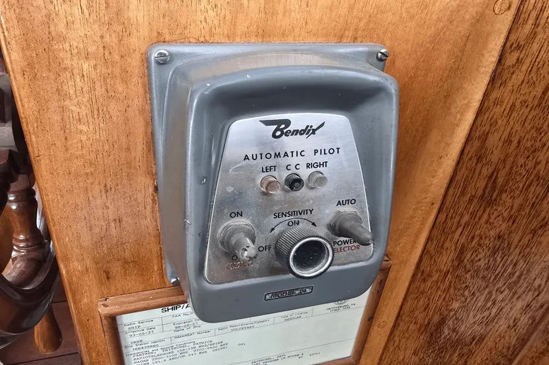 Slide: The Image of Willard Boat Works 36 VEGA 1966 - 31