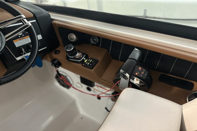 Slide: The Image of Four Winns H350 2018 - 10