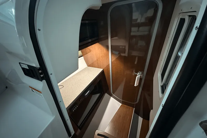 Slide: The Image of Four Winns H350 2018 - 12