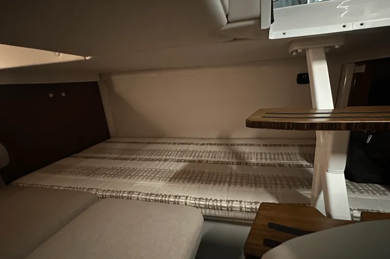 Slide: The Image of Four Winns H350 2018 - 15