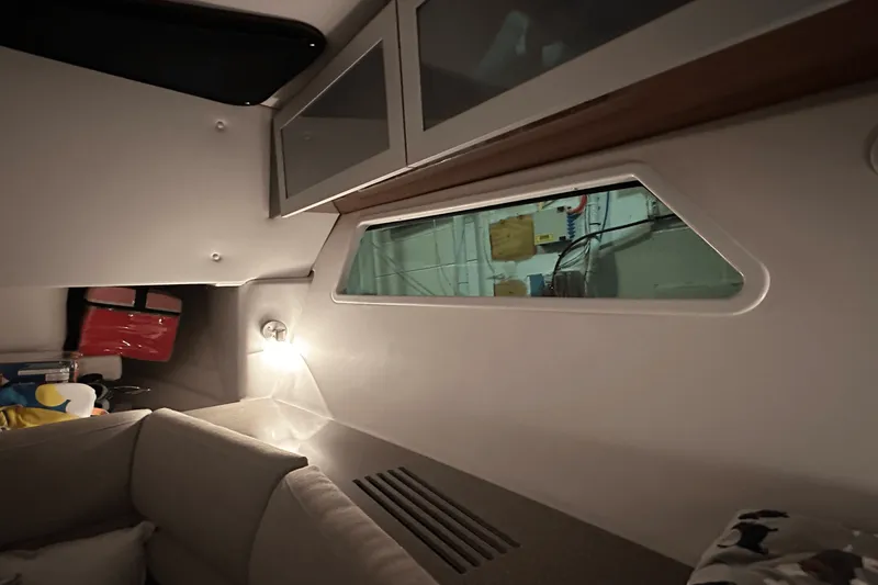 Slide: The Image of Four Winns H350 2018 - 16