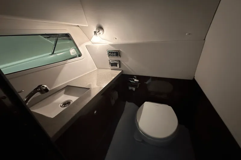 Slide: The Image of Four Winns H350 2018 - 18