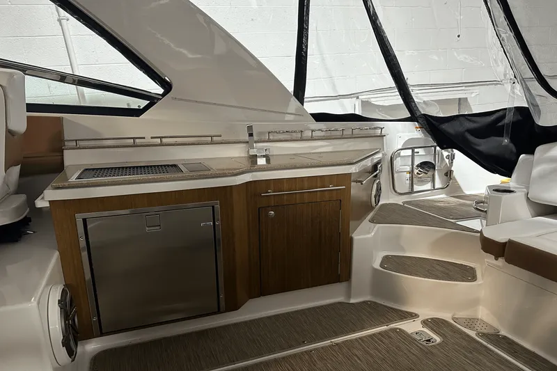 Slide: The Image of Four Winns H350 2018 - 2