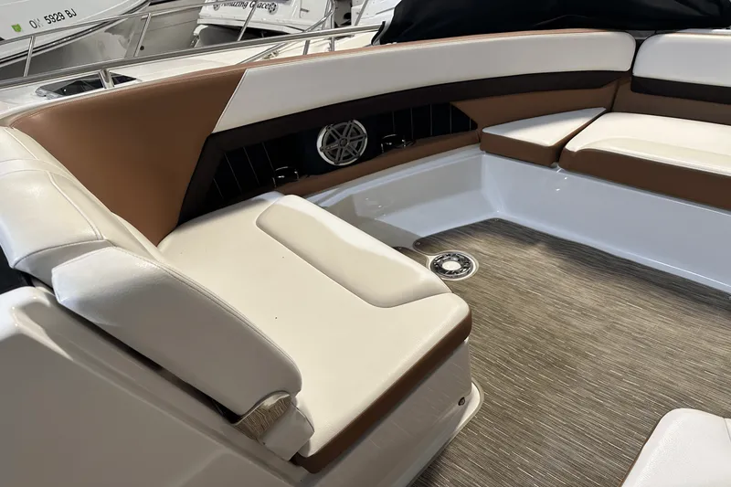 Slide: The Image of Four Winns H350 2018 - 22