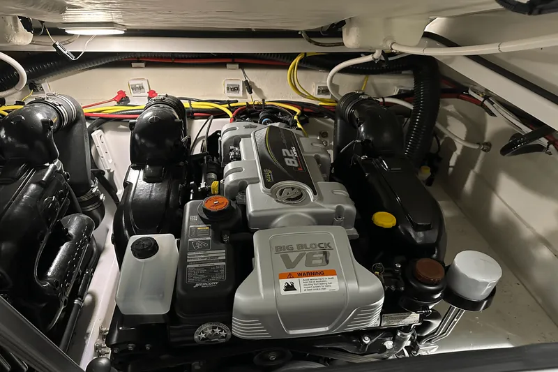 Slide: The Image of Four Winns H350 2018 - 24