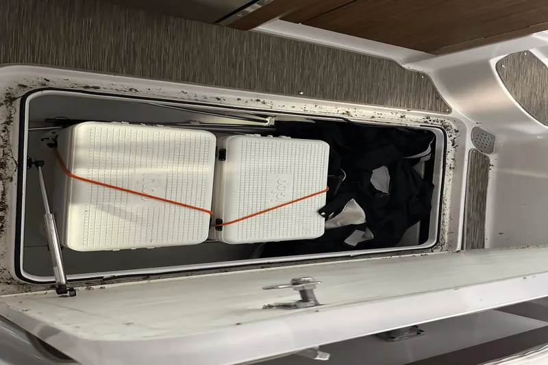 Slide: The Image of Four Winns H350 2018 - 26