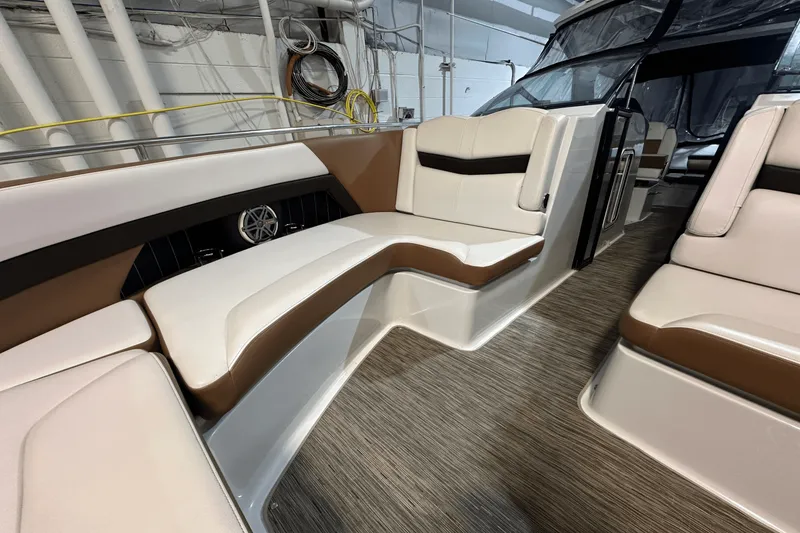 Slide: The Image of Four Winns H350 2018 - 27