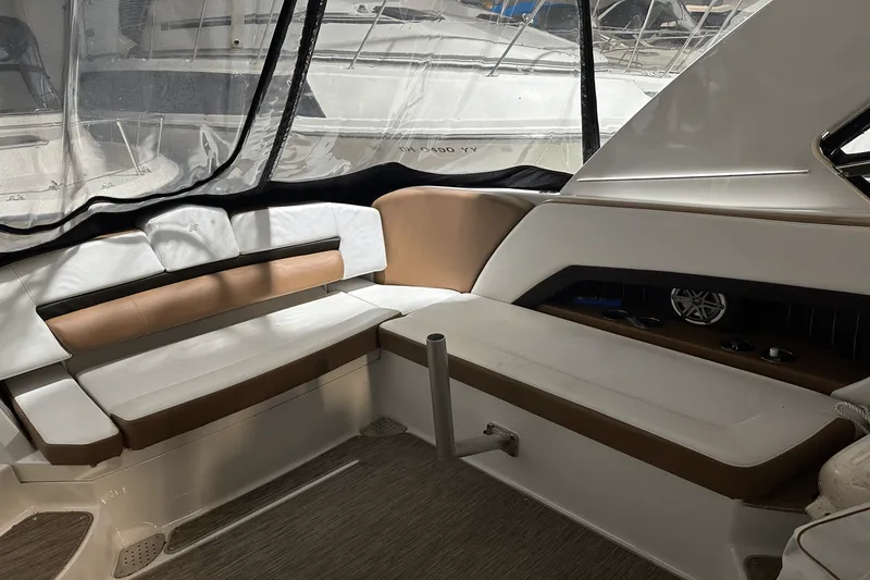 Slide: The Image of Four Winns H350 2018 - 3