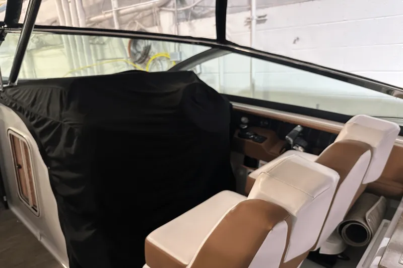 Slide: The Image of Four Winns H350 2018 - 7