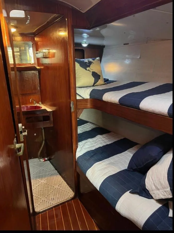 Slide: The Image of Gib'Sea 126 1985 - 57