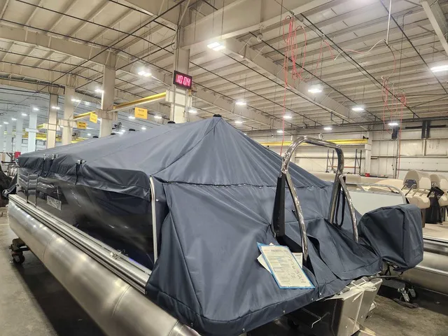 Slide: The Image of Avalon 2185 25 Venture 85 VRB 2026 - 13