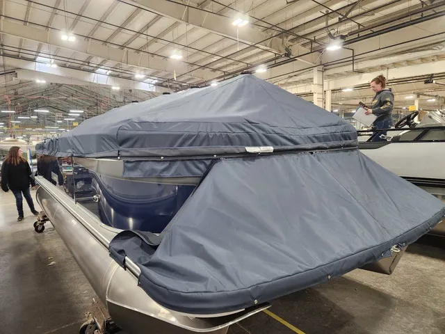 Slide: The Image of Avalon 2185 25 Venture 85 VRB 2026 - 14
