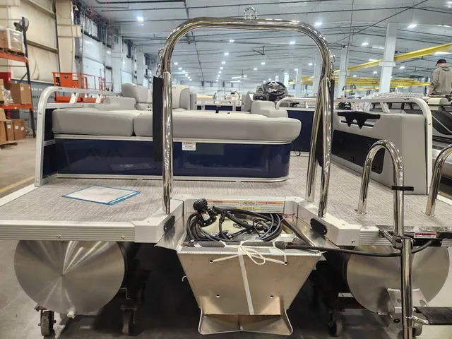 Slide: The Image of Avalon 2185 25 Venture 85 VRB 2026 - 15