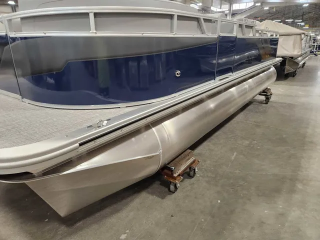 Slide: The Image of Avalon 2185 25 Venture 85 VRB 2026 - 2