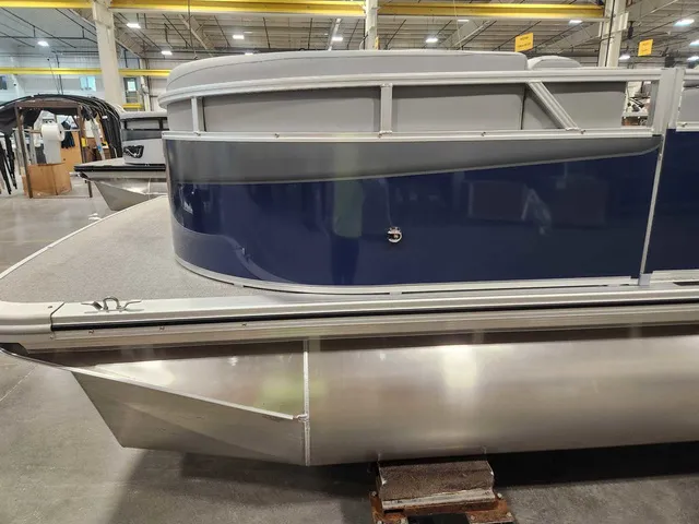Slide: The Image of Avalon 2185 25 Venture 85 VRB 2026 - 5